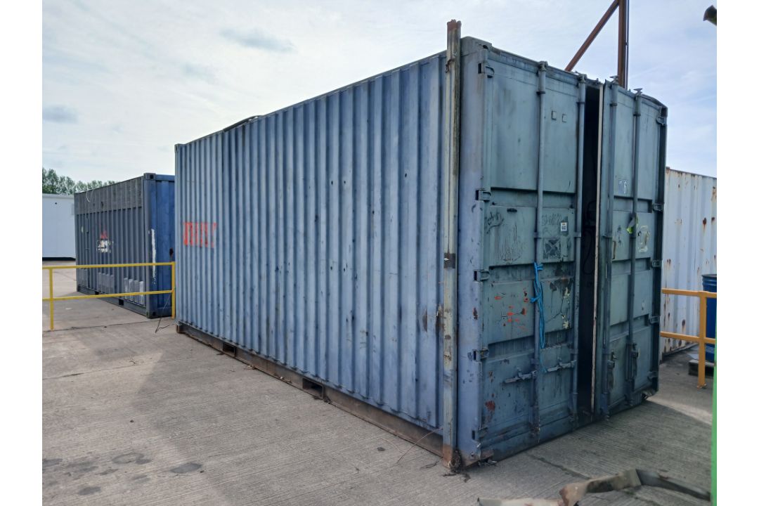 Shipping container with racking 20 x 8ft x 9.4h - Image 1 of 5