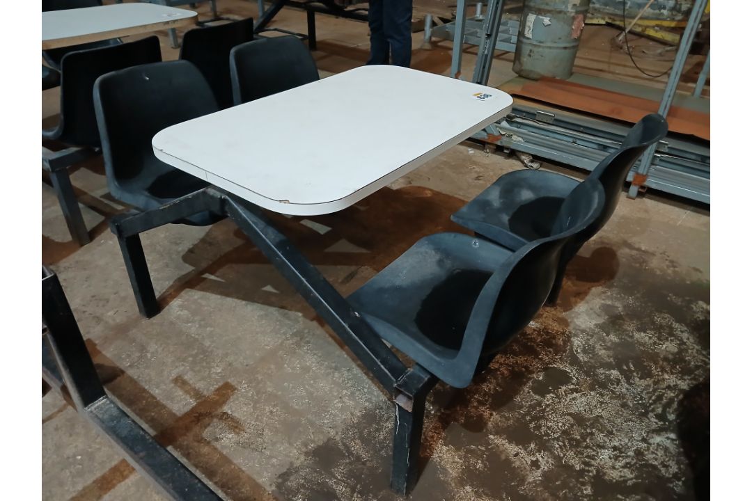 4 Seat canteen pod
