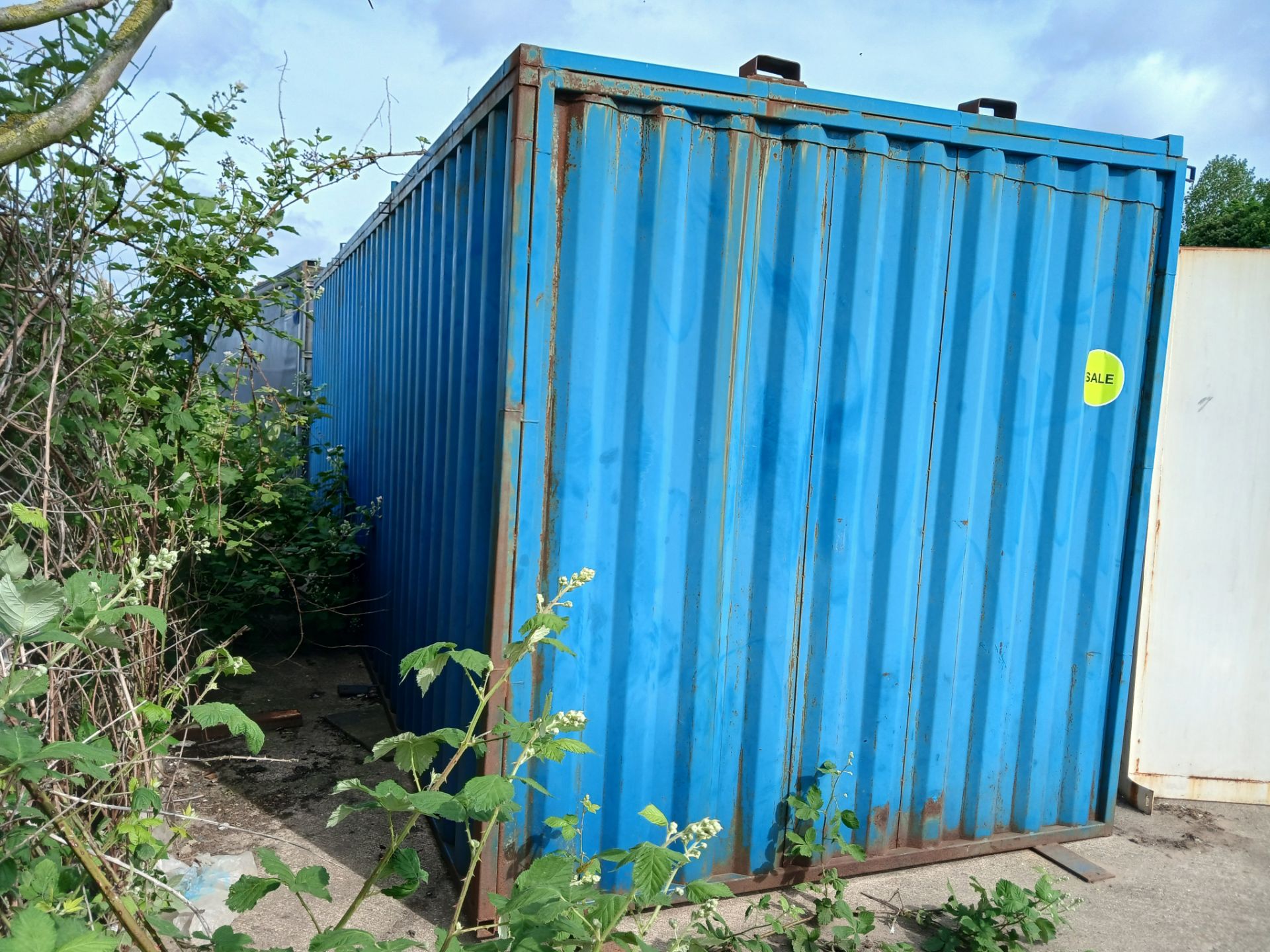 Bike shelter 23ft x 8ft x 8h - Image 2 of 3