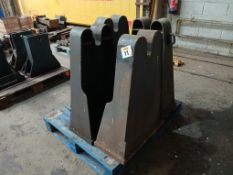 4 x Steel stands