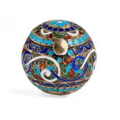 AN EARLY 20TH CENTURY RUSSIAN SILVER GILT AND CLOISONNE ENAMEL SPHERICAL BOX