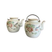 A PAIR OF CHINESE QING DYNASTY FAMILLE ROSE PORCELAIN TEAPOTS
