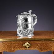 A MASSIVE BRITANNIA SILVER TANKARD BY WILLIAM COMYNS, RELATING TO TRINITY COLLEGE