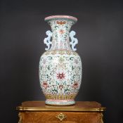 A VERY LARGE CHINESE 18TH / 19TH CENTURY PORCELAIN VASE