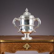 AN EARLY 20TH CENTURY STERLING SILVER RACING TROPHY CUP AND COVER, LONDON, 1928