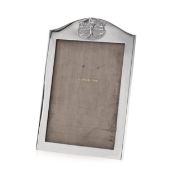AN EARLY 20TH CENTURY STERLING SILVER GOLFING PHOTO FRAME, MAPPIN & WEBB, 1916