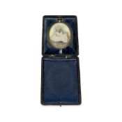 AN EARLY 20TH CENTURY ORMOLU FRAME IN DISPLAY CASE