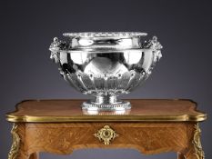 A MASSIVE STERLING SILVER WINE COOLER, 152 oz., C. 1904, GOLDSMITHS & SILVERSMITHS CO. LTD.