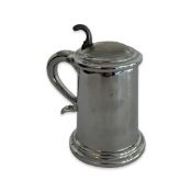 DUNHILL: A VINTAGE TABLE LIGHTER DESIGNED AS A TANKARD