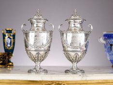 A PAIR OF BROOKLANDS AUTOMOBILE RACING TROPHY CUPS, STERLING SILVER, C. 1910