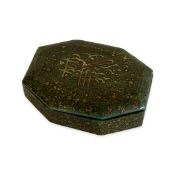 A MUGHAL STYLE GILT DECORATED JADE BOX WITH ISLAMIC TEXT