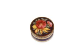 A VERY FINE SWISS GOLD AND ENAMEL VINAIGRETTE, C. 1810