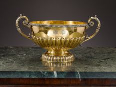 AN IMPRESSIVE EARLY 20TH CENTUY SILVER GILT PUNCH BOWL, LONDON, 1907