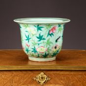 A LATE 19TH CENTURY CHINESE EXPORT PORCELAIN JARDINIERE