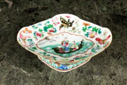 A 19TH CENTURY CHINESE EXPORT CANTON PORCELAIN BOWL ON STAND