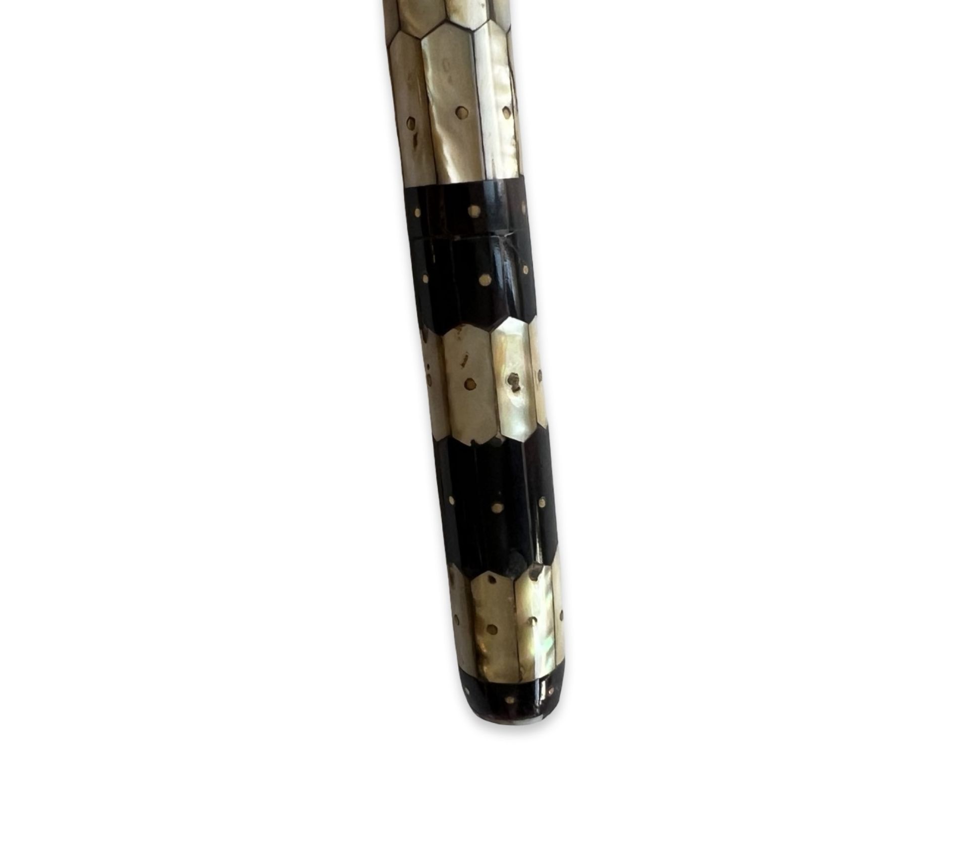 A PERSIAN DAMASCENED STEEL AND MOTHER OF PEARL WAR HAMMER - Image 3 of 6