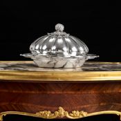 A RARE STERLING SILVER MELON SHAPED MUFFIN DISH, C. 1839, BARNARD