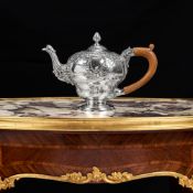A FINE GEORGE II STERLING SILVER TEAPOT, LONDON, C. 1744, WILLIAM WILLIAMS I