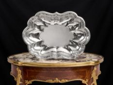 AN AMERICAN STERLING SILVER SERVING DISH, REED AND BARTON