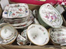 A tray of assorted vintage Bird Of Paradise style China