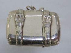 A novelty vesta stamped 925 in the form of a twin strap suitcase approx weight 21g
