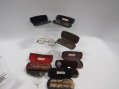 A bag of assorted vintage spectacles