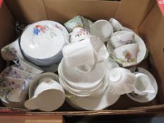 A tray of assorted Shelly tea ware