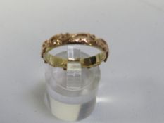 A hallmarked 9 carat gold Celtic band approx weight 3.3g
