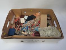 A tray of assorted costume jewellery