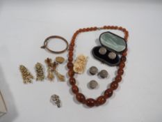 A collection of antique and vintage jewellery