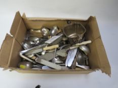 A tray of assorted silver plated flatware etc
