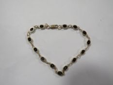 A 375 gold sapphire bracelet 22cm approx 9g