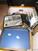 A tray of assorted collectables to include AA and military examples etc