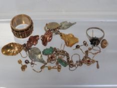 A small collection of yellow metal and costume jewellery to include an unusual yellow metal ring