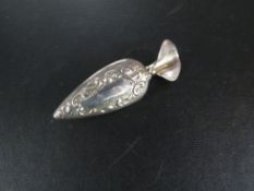 A silver 925 Boutonniere (flower holder brooch)