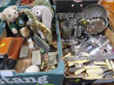 Two trays of assorted metal ware and collectables to include tankards