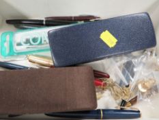 A tray of assorted vintage pens and collectables
