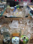 Two trays of assorted glassware to include a glass etched with a hunting scene and a glass mug