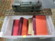 A tray of vintage collectables to include Meccano books, model railway engine A/F etc