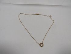 A 375 gold heart pendant on chain approx weight 2.9g