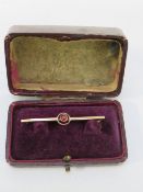 A vintage 9ct gem set bar brooch with metal pin approx weight 1.8g