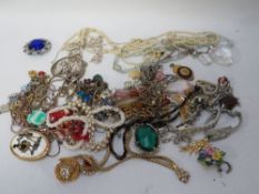 A quantity of costume jewellery