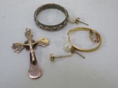 A small collection of jewellery to include a hallmarked 22 carat gold band A/F approx weight 1.2g