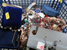 A tray of assorted costume jewellery