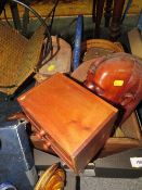 A tray of assorted treen to included a carved tribal head A/F