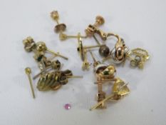 A quantity of yellow metal earrings