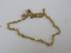 A hallmarked 9 carat gold bracelet approx weight 0.5g