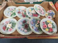 A tray of assorted 3D Bradford exchange floral plates