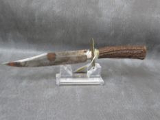 AN EARLY 20TH CENTURY KNIFE WITH ANTLER HANDLE, blade L 16.5 cm, overall L 28 cm