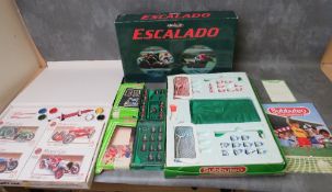 MIXED TOY LOT TO INCLUDE BOXED CLUB SUBBUTEO SET, with two additional teams - Aston Villa and